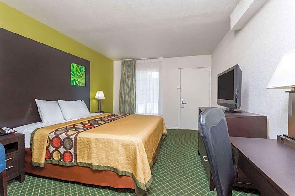 Super 8 by Wyndham Augusta