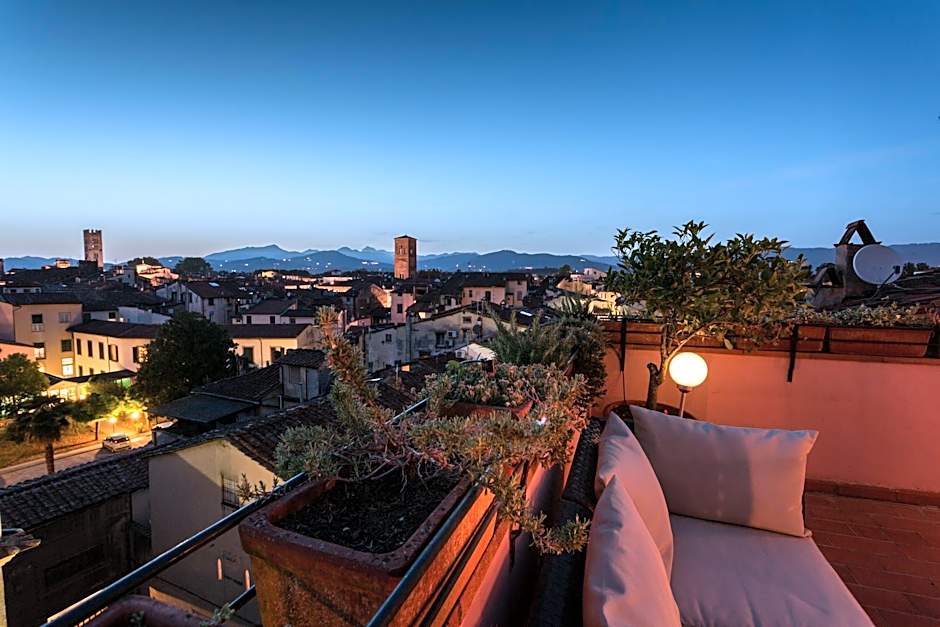 Casa Emy in Lucca With 3 Bedrooms and 2 Bathrooms