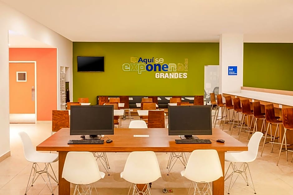 One Ciudad de Mexico La Raza