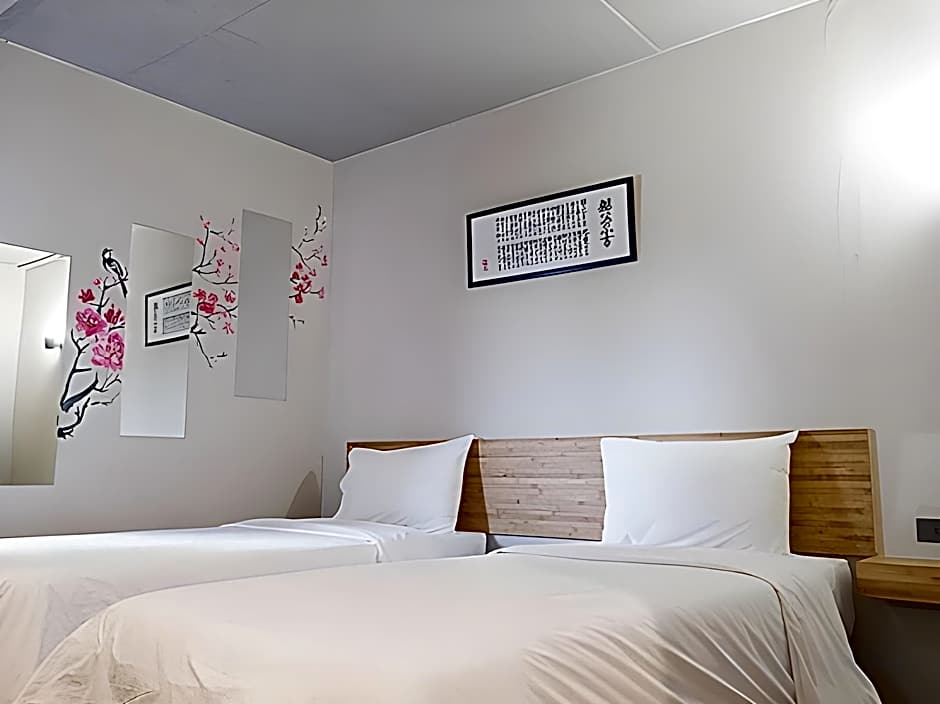 IZEN Budget Hotel & Residences