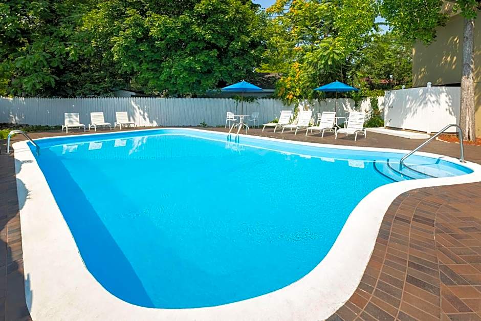 Super 8 by Wyndham Traverse City