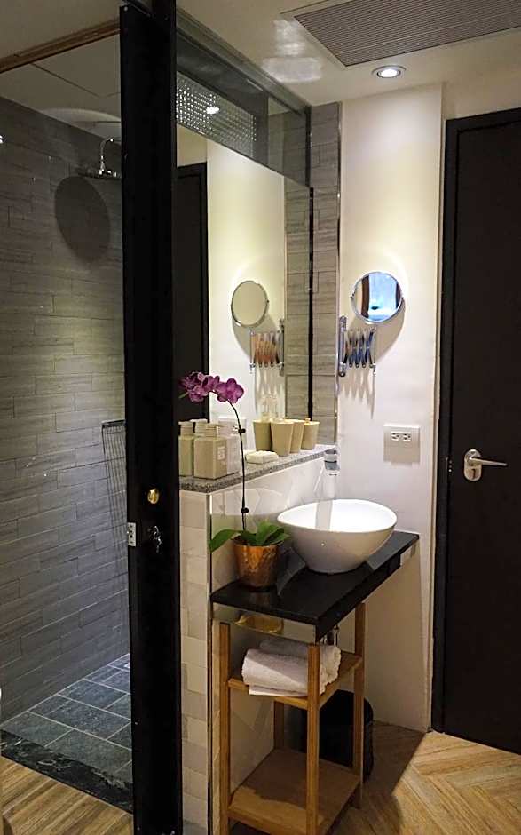 Nihao Cafe Hotel