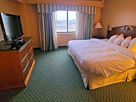 King Room with Roll-In Shower - Disability Access/Non Smoking