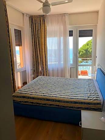 One-Bedroom Apartment with Sea View