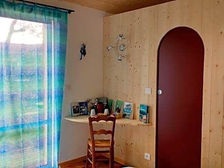 Gîte-Classique-Salle de bain privée séparée-Vue sur Jardin