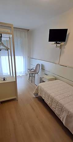 Classic Single Room