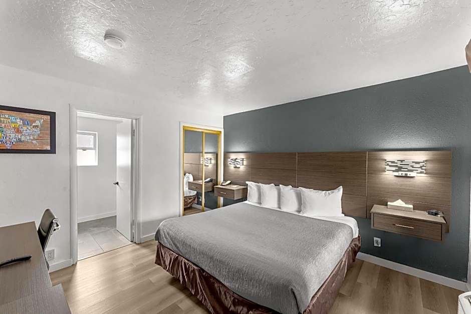 Econo Lodge Inn & Suites Heavenly Village Area
