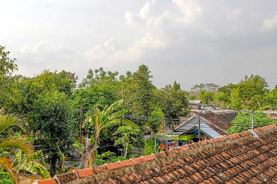 OYO 1784 Hj. Aniek Residence