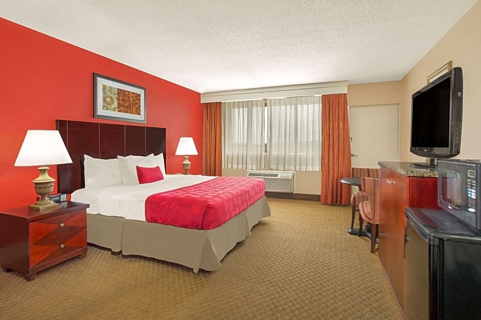 Ramada Plaza by Wyndham Fayetteville Fort Bragg Area