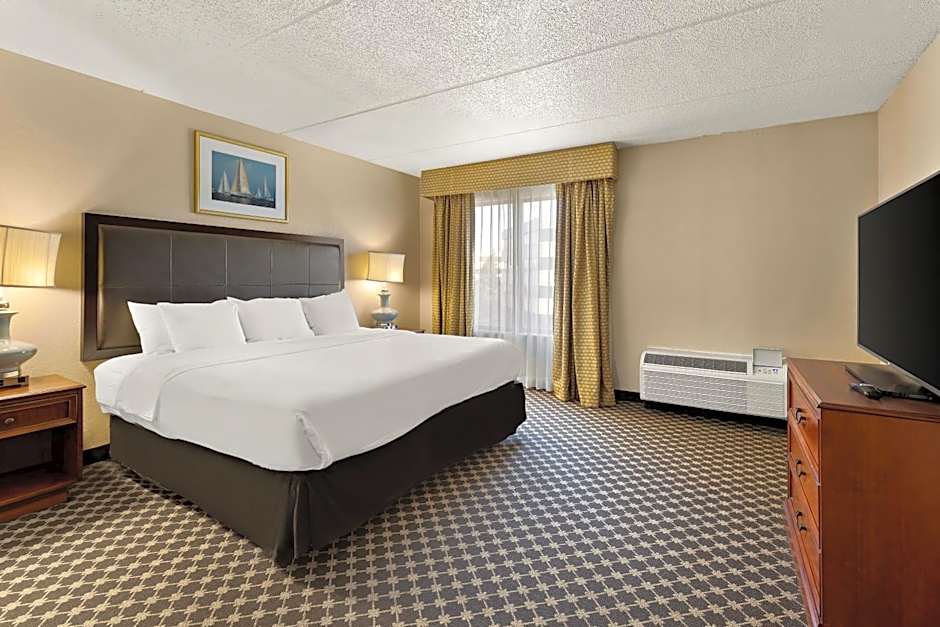 Hotel RL Cleveland Airport West