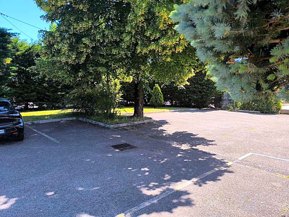 Adonis Lyon Est Hôtel Artys