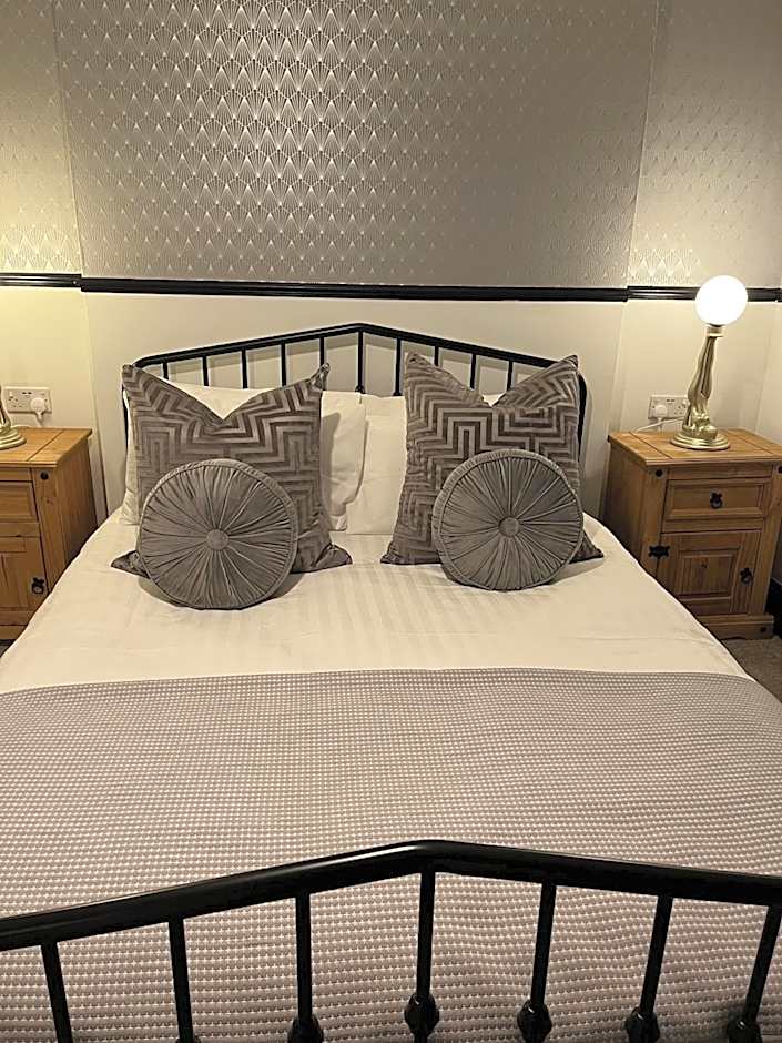 Tontine Hotel & Bar