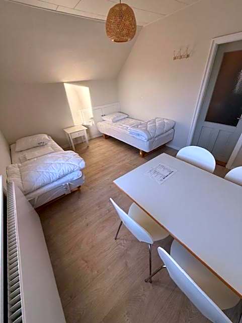 Folsted - Værelse 204 med eget badeværelse og fri parkering