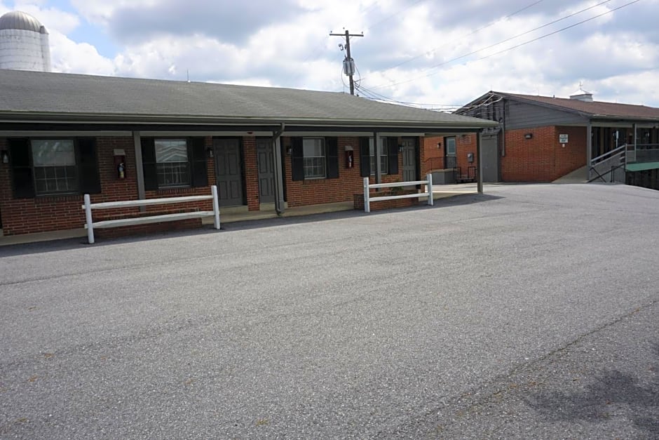 Harvest Drive Family Inn - Renovated Rooms