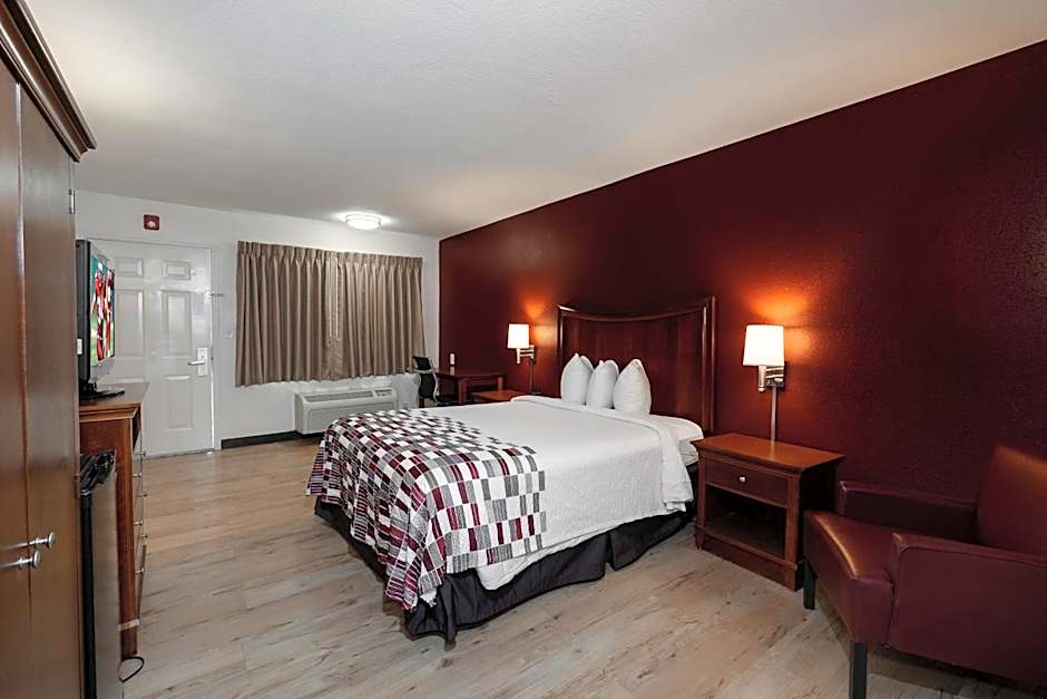Photo 1 of 6 of Deluxe Queen Room with Kitchenette Non-Smoking