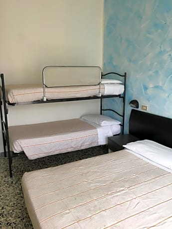 Classic Quadruple Room