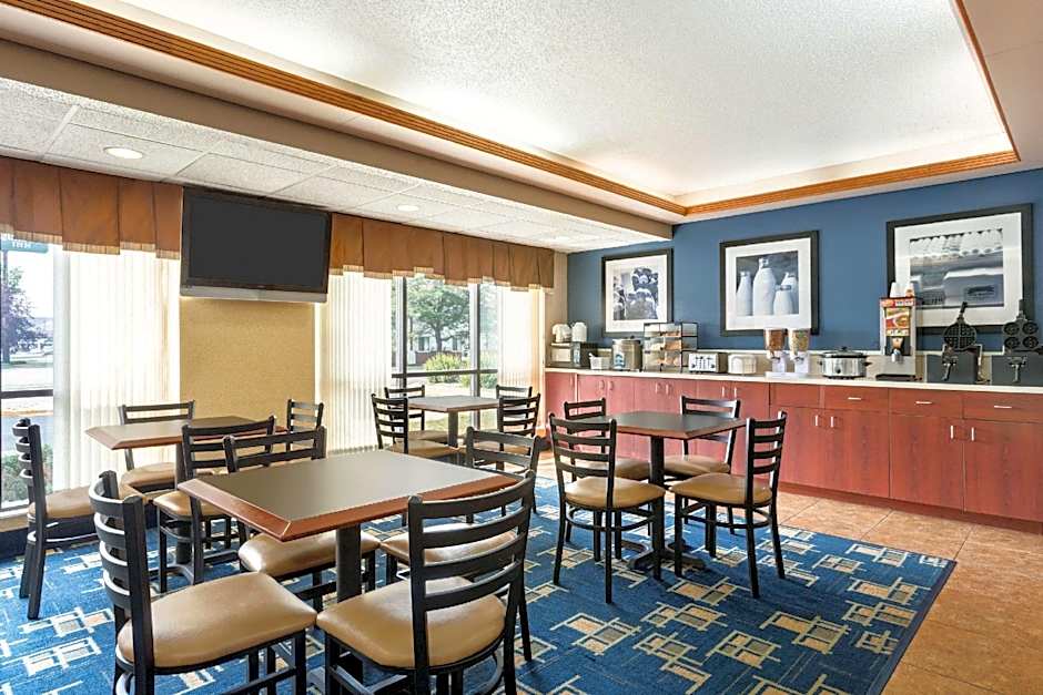 Days Inn by Wyndham Fargo