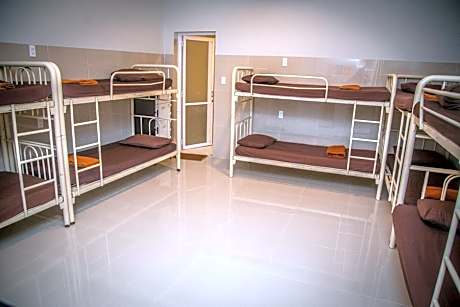 Bed in 10-Bed Mixed Dormitory Room with Ensuite Bathroom