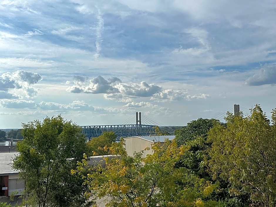 Microtel Inn & Suites by Wyndham Quincy Downtown/River Area