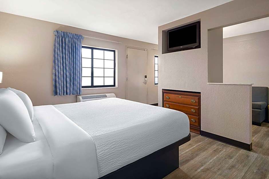 Days Inn & Suites by Wyndham Kokomo