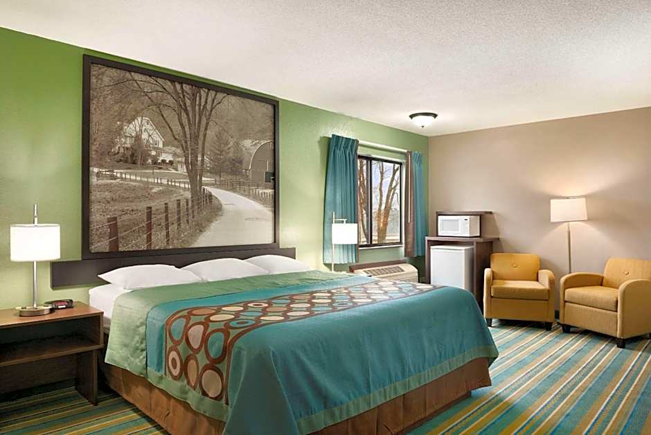 Photo 1 of 4 of 1 King Bed and 2 Double Beds Suite
