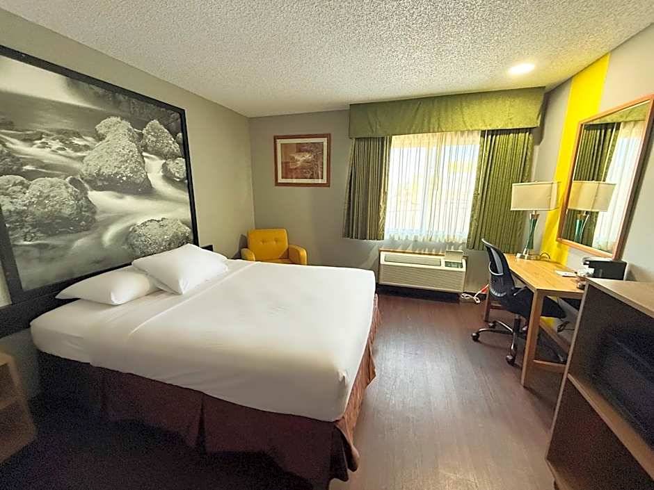 Super 8 by Wyndham Baker City
