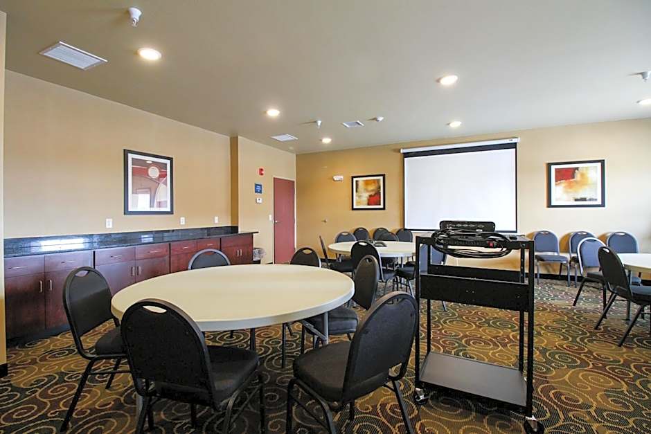 Cobblestone Hotel & Suites - Devils Lake