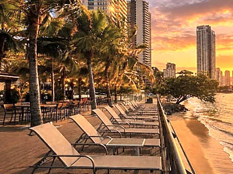 Hompton Hotel by the Beach