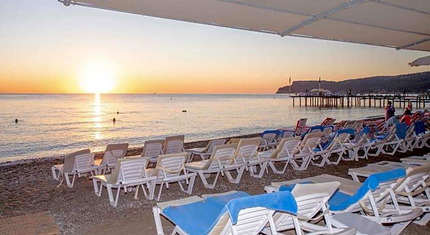 Armas Beach Hotel