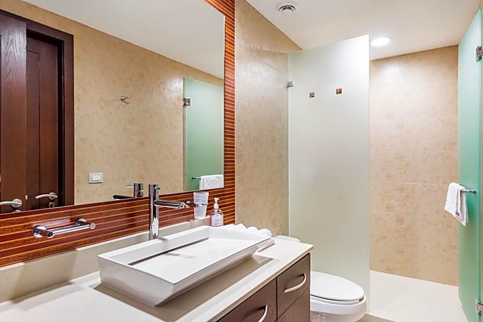 Mareazul Beach Front Condos At playa del Carmen