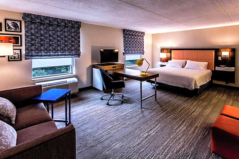 Hampton Inn By Hilton & Suites Staten Island