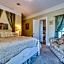 Monroe Manor Inn