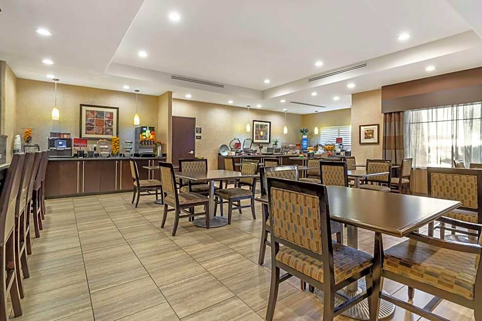 Best Western Plus Lytle Inn And Suites
