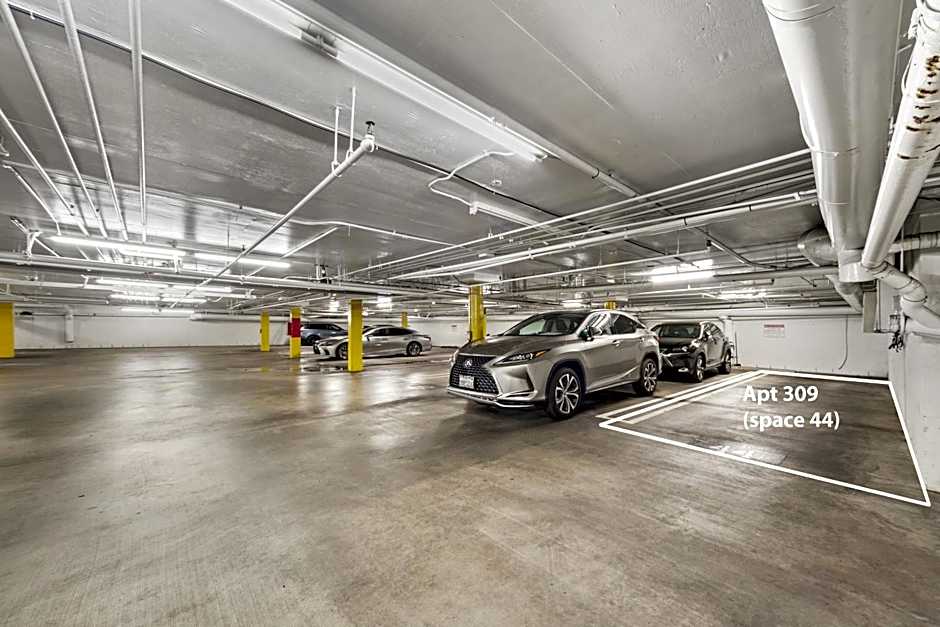 Beverly Hills Chic 2 bed 2bath with Patio and Parking 309