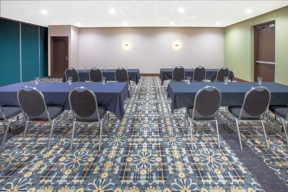 Baymont by Wyndham Grand Rapids Near Downtown