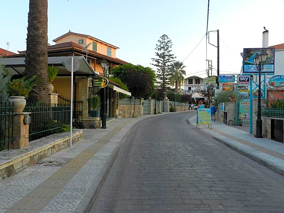 Infinity blue beach apartments - Renovated Apartments 2 Minutes from the Sea & Pool with Scenic Views