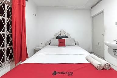 RedDoorz near Terminal Pasir Hayam Cianjur
