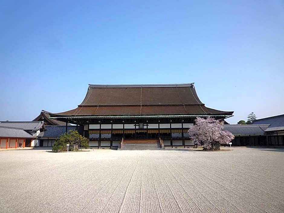 Marutamachi Crystal Hotel