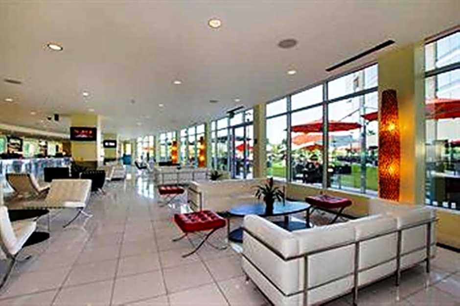 University Plaza Waterfront Hotel