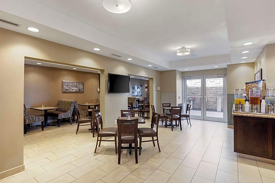 Best Western Plus Walkerton East Ridge Hotel