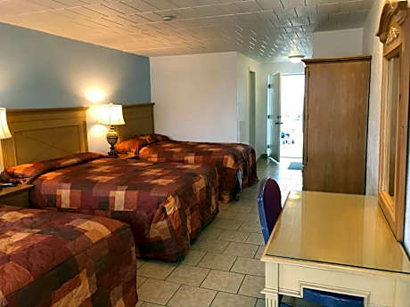 Three Double Beds with Balcony/Kitchette