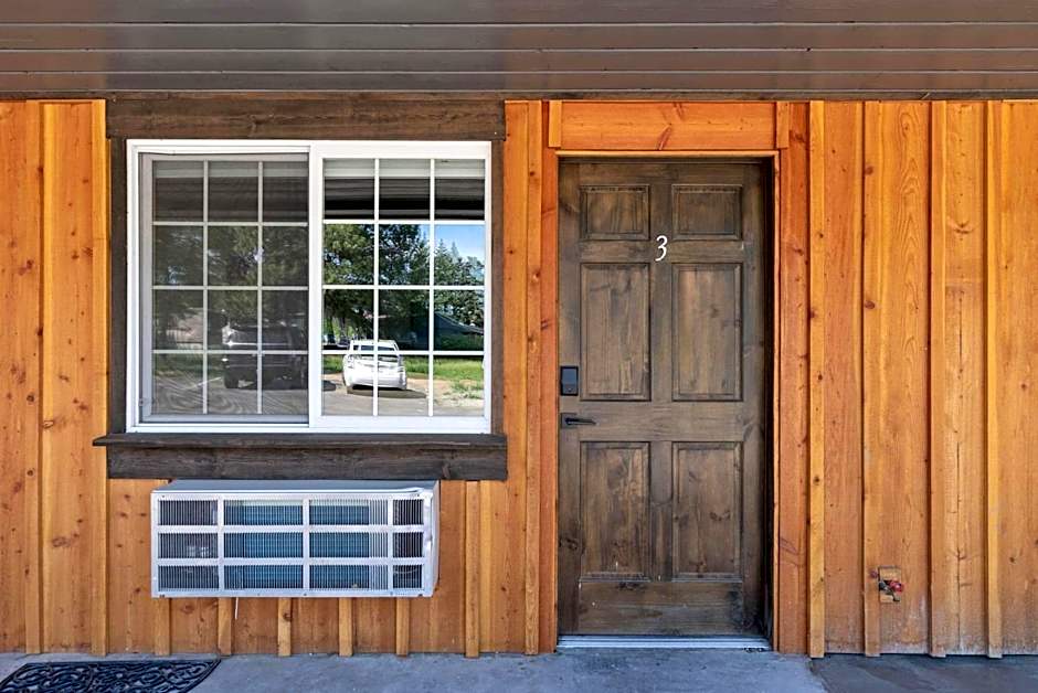 Lake Village Lodge