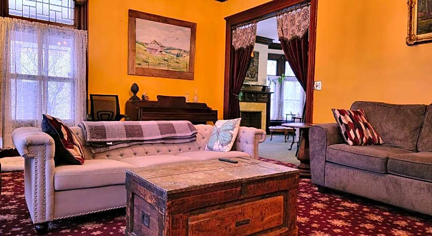 The Kings Throne Inn and Guest House