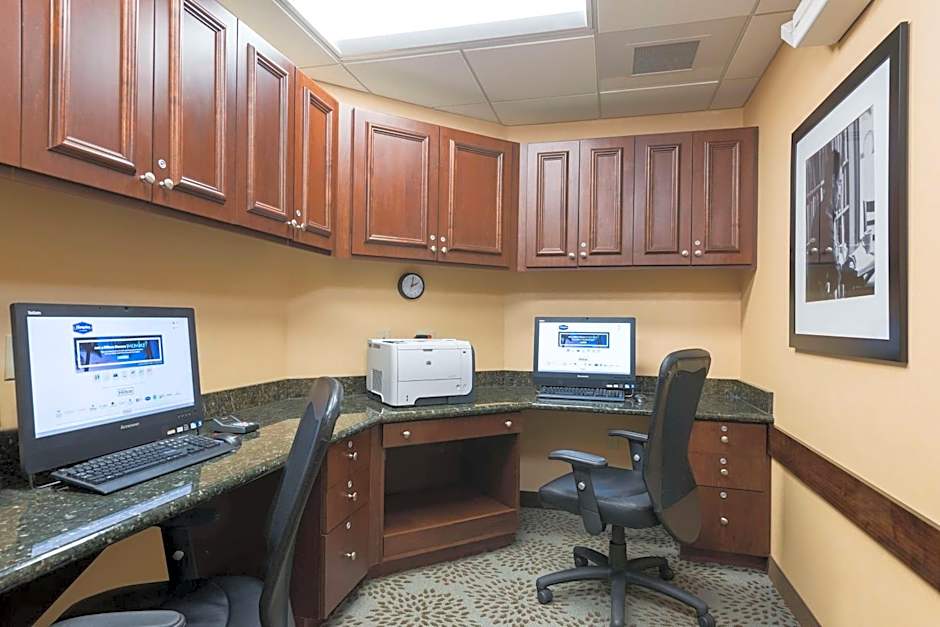 Hampton Inn By Hilton & Suites Manchester