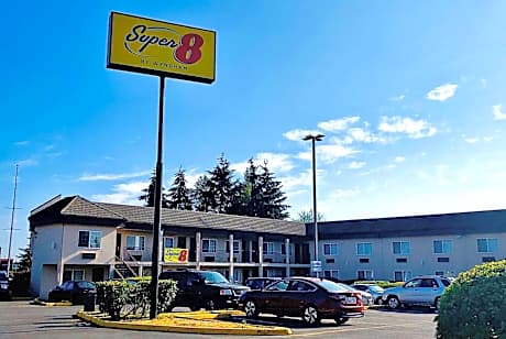 Super 8 by Wyndham Lynnwood