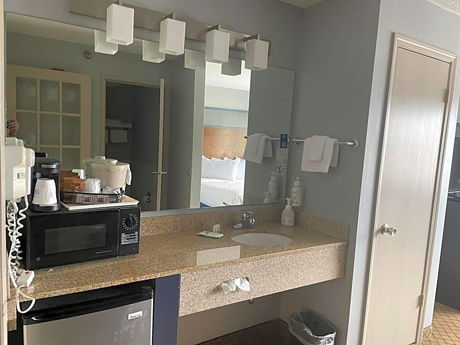 AmericInn by Wyndham Hartford WI