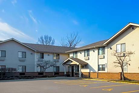 Super 8 by Wyndham Mentor/Cleveland Area