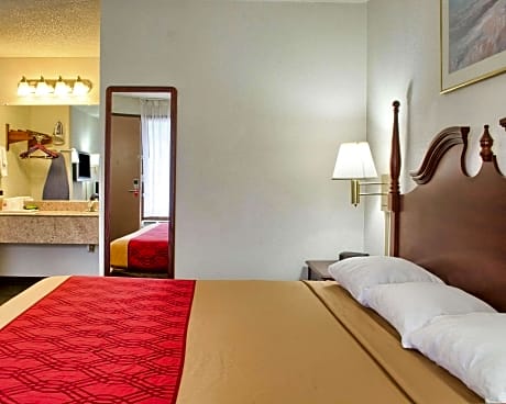 1 King Bed, Smoking