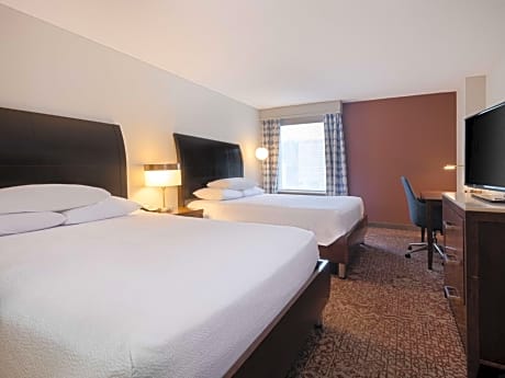 Queen Room with Two Queen Beds and City View - Breakfast included in the price 