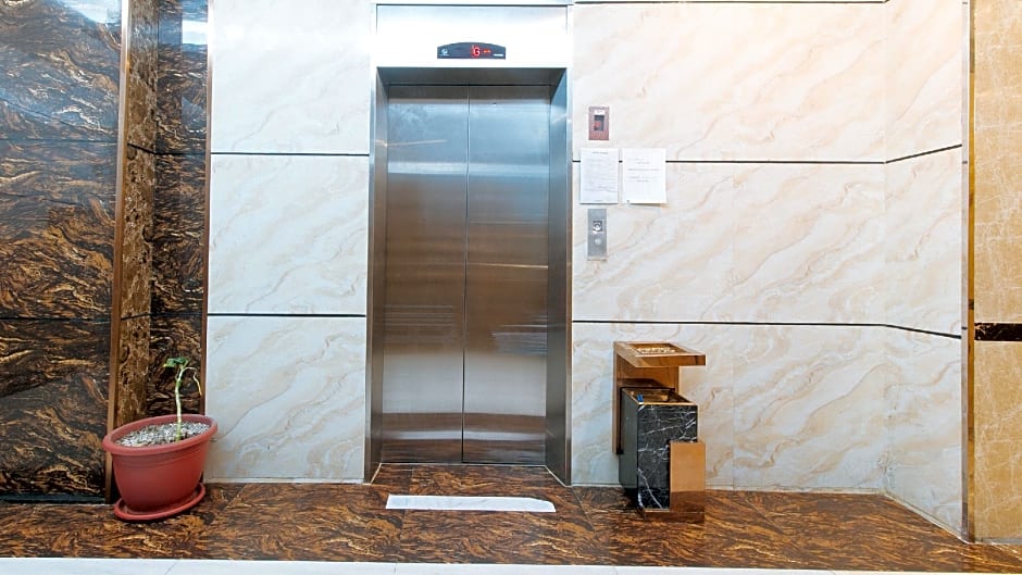 RedDoorz Plus at Winter Benitez